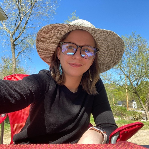 Meet your Posher, Courtney - Picture 3 of 3